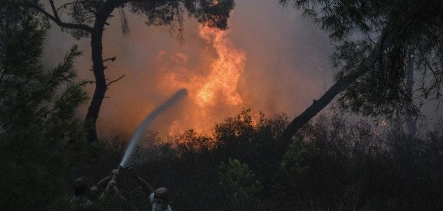 Ξέσπασε πυρκαγιά στην Αλεξάνδρεια Ημαθίας (βίντεο)
